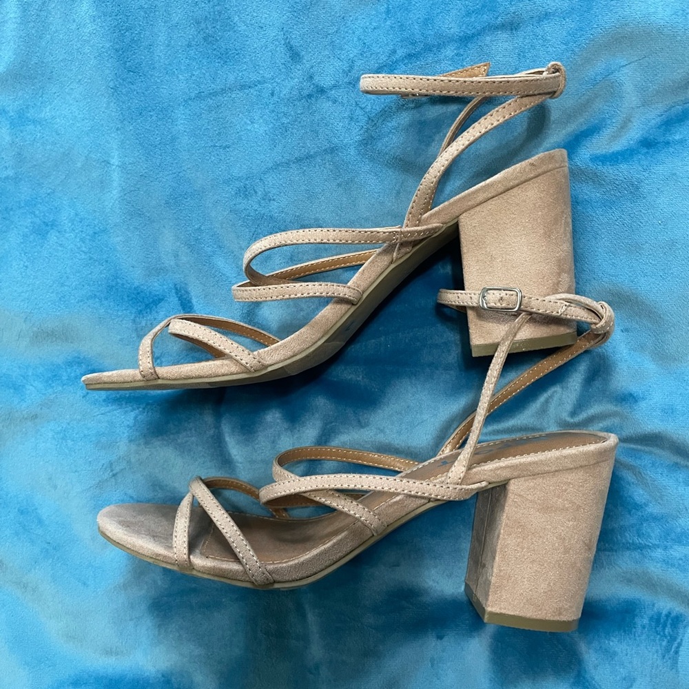 Blush/Nude small block heel!